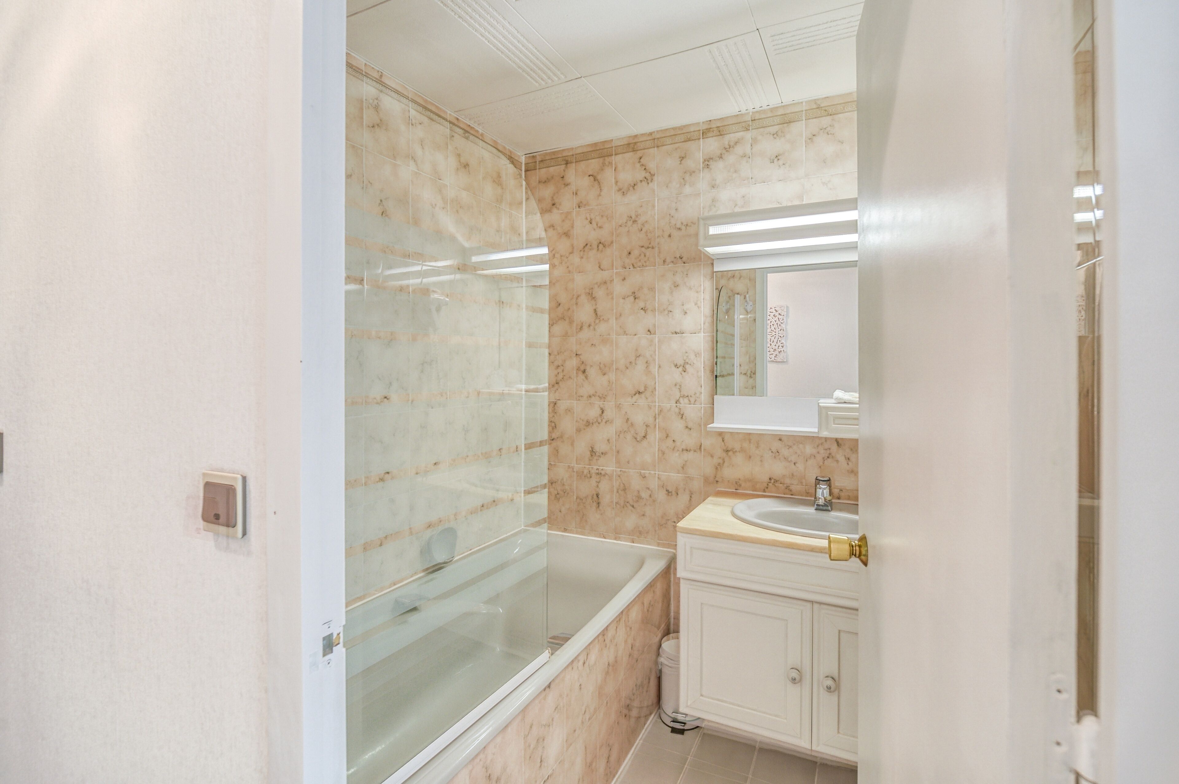 superior double room | bathroom | shower, deep-soaking bathtub, rainfall showerhead, hair dryer