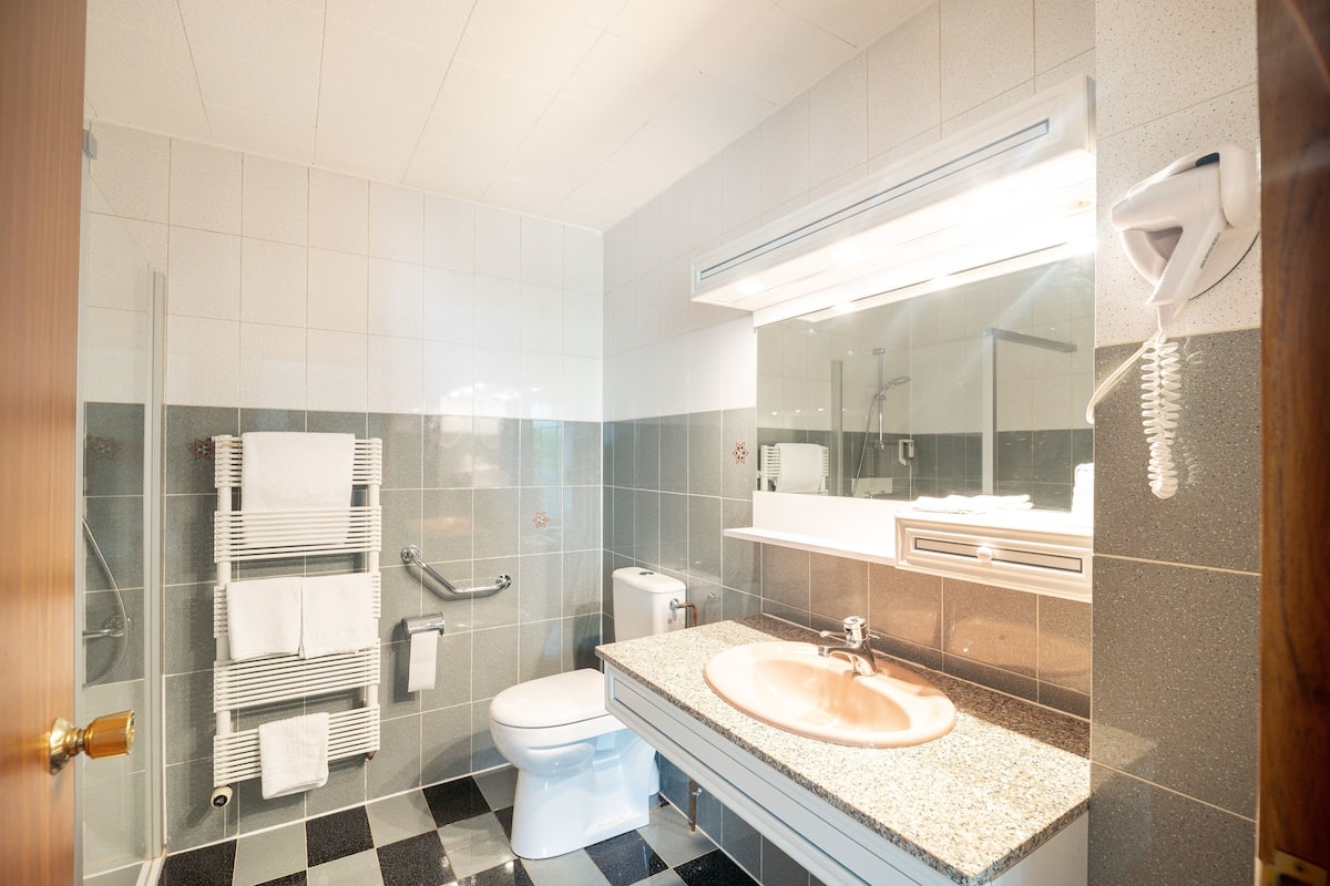 triple room | bathroom | shower, deep-soaking bathtub, rainfall showerhead, hair dryer