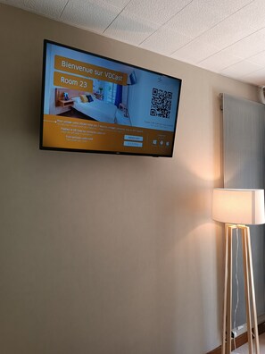 Premium bedding, individually furnished, desk, blackout curtains - Contact Hôtel des Deux Moulins Limoges - Proche de la gare (Limoges)