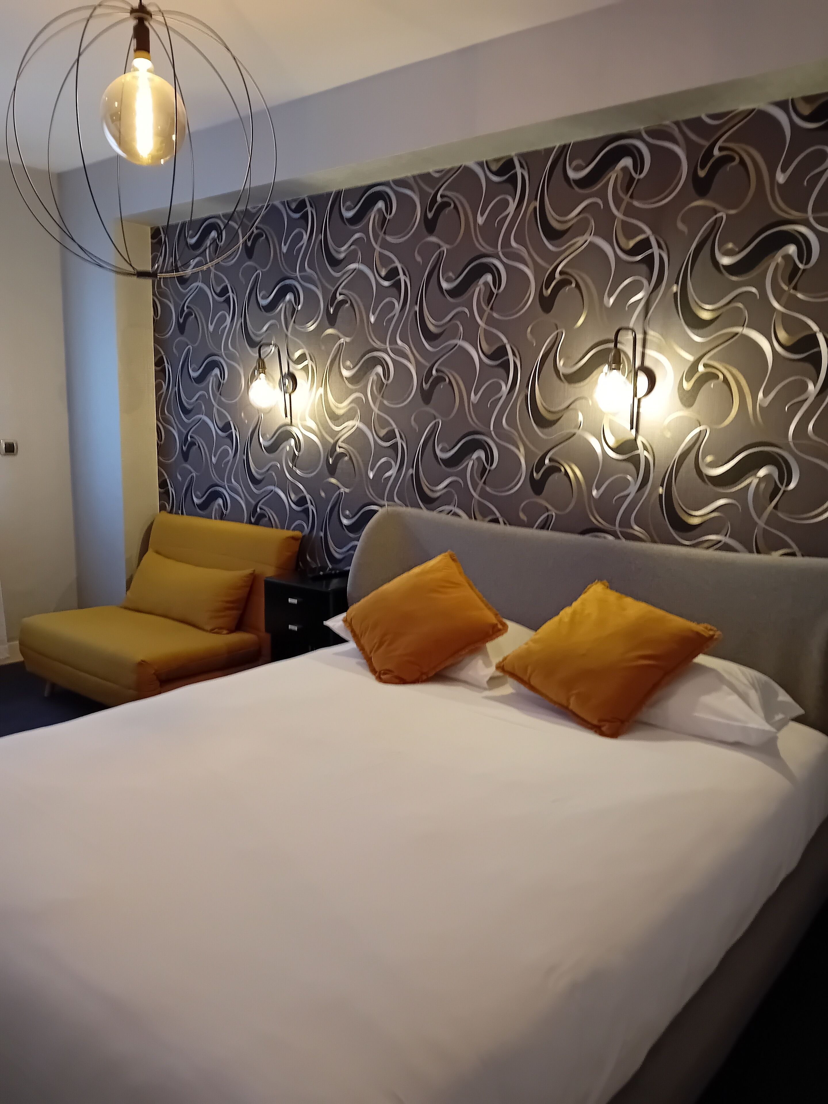 1 bedroom, premium bedding, individually furnished, desk