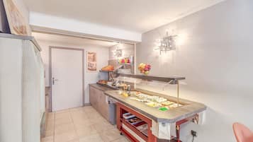 Esmorzar diari d'estil bufet (13 EUR per persona)