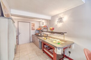 Desayuno buffet todos los días (con cargo)