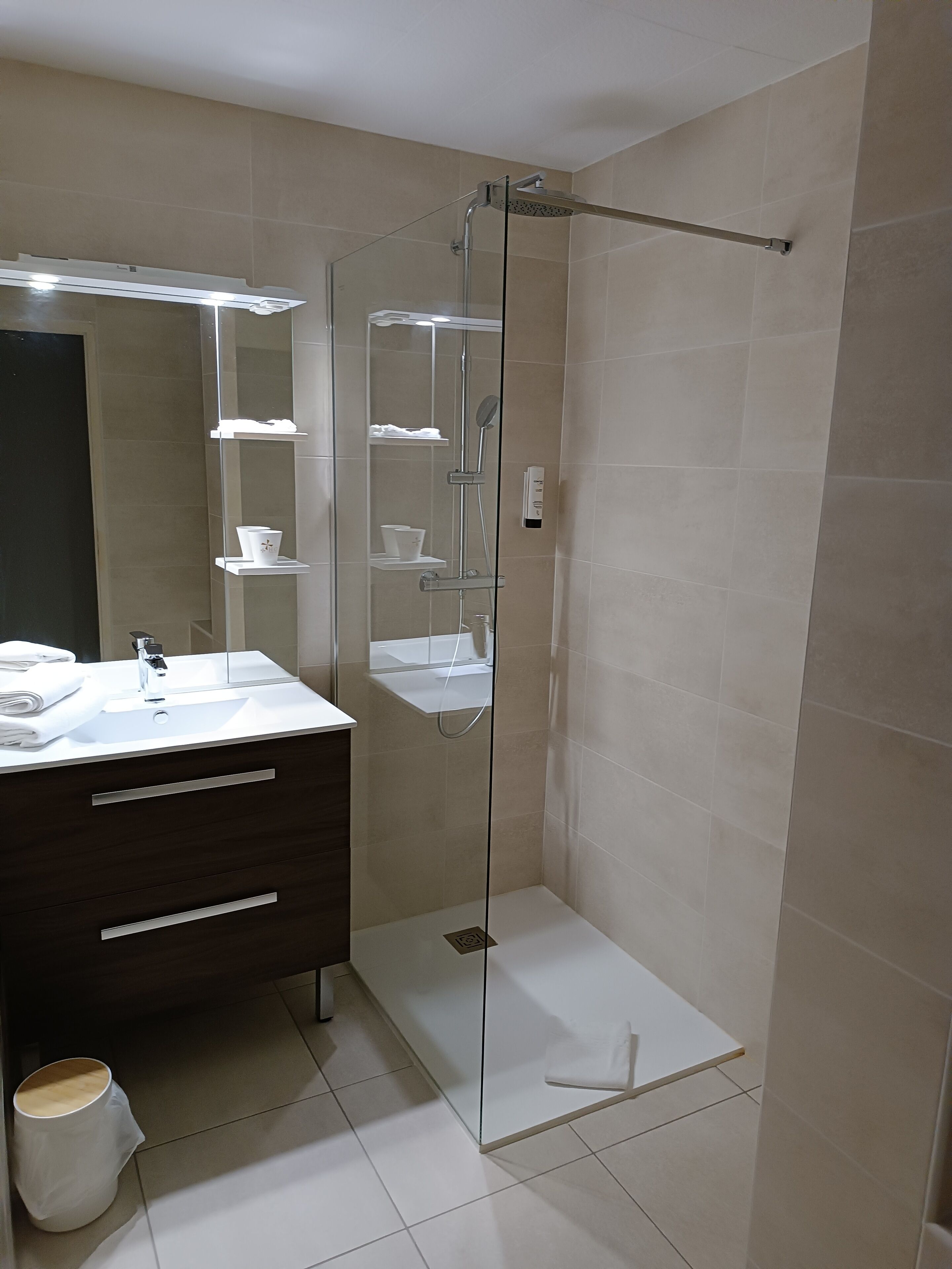 shower, deep-soaking bathtub, rainfall showerhead, hair dryer