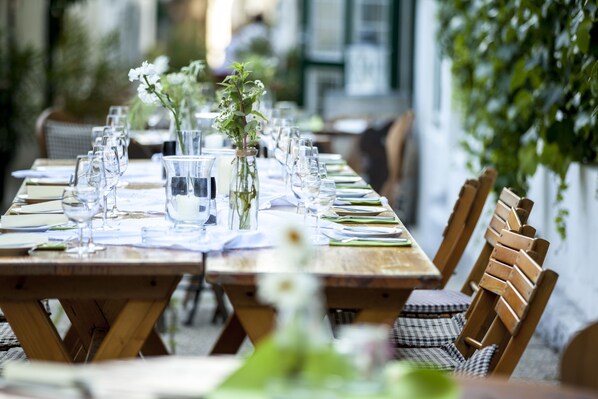 Outdoor dining - Hotel Landhaus Moserhof (Gumpoldskirchen)
