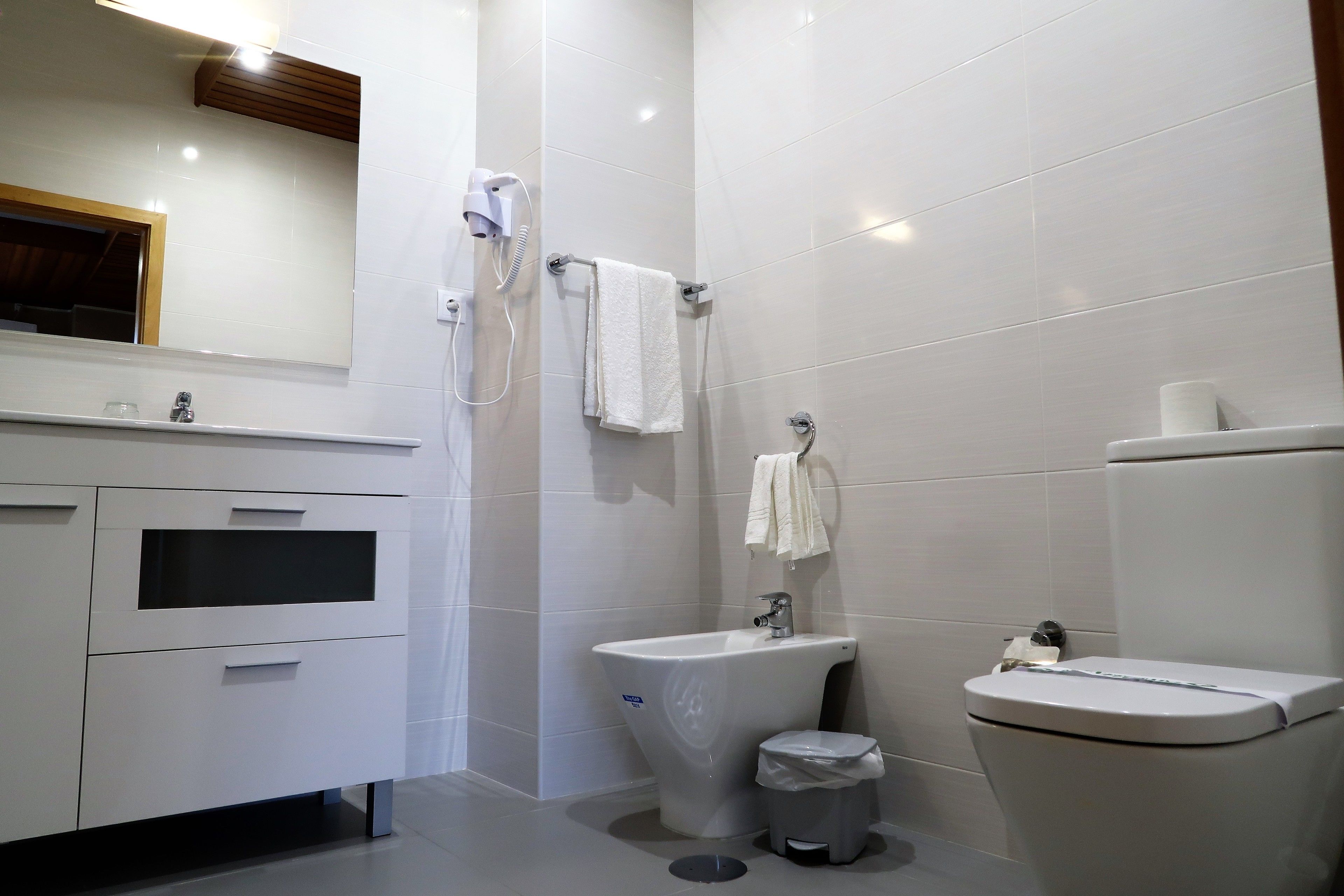 triple room | bathroom | hair dryer, bathrobes, bidet, towels
