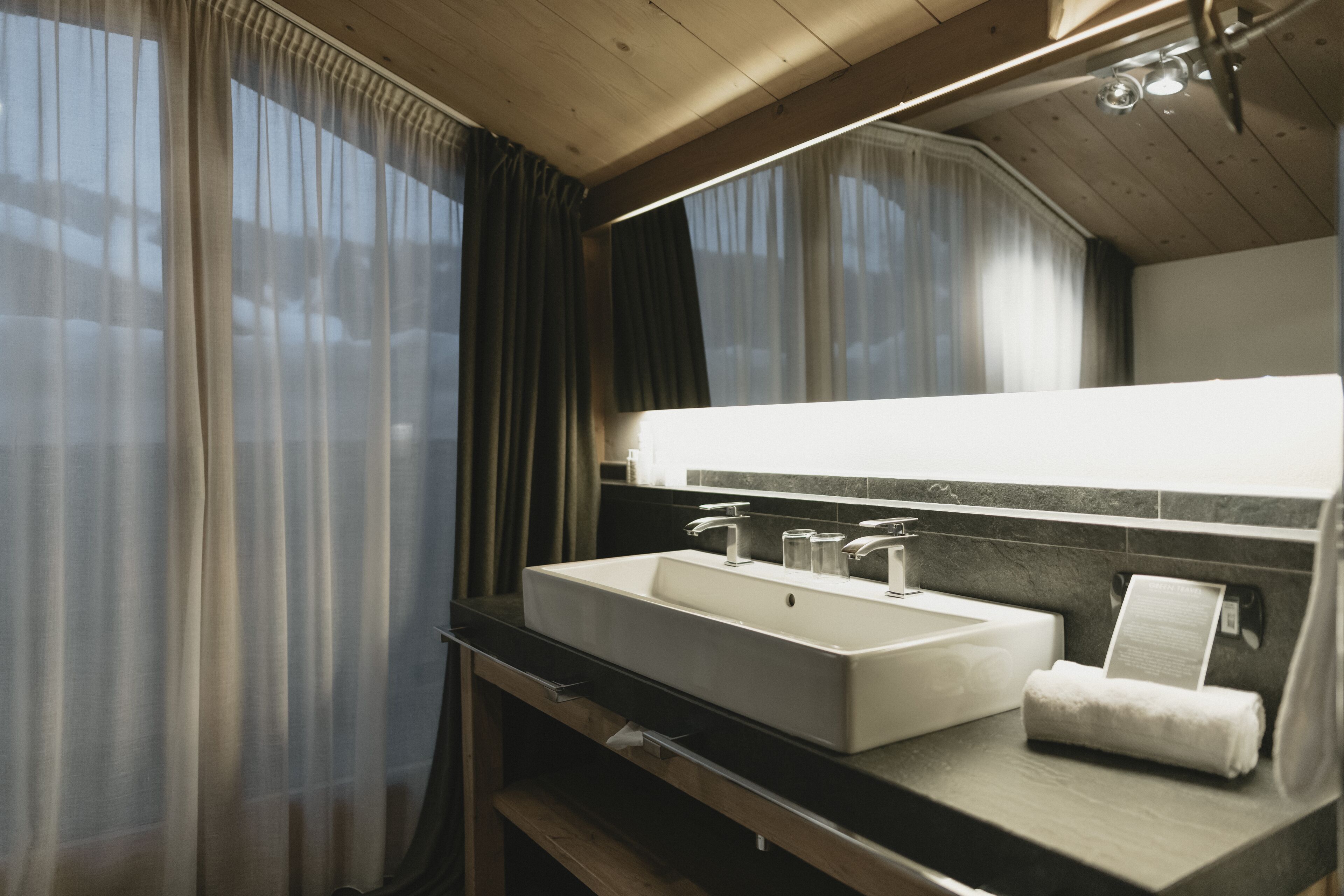 comfort suite | bathroom | shower, rainfall showerhead, free toiletries, hair dryer