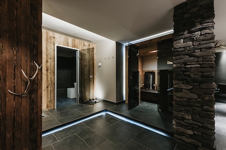 Couples treatment rooms, Turkish bath, body treatments, aromatherapy. Hotel Sonne