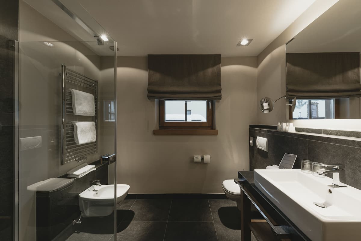 superior room | bathroom | shower, rainfall showerhead, free toiletries, hair dryer