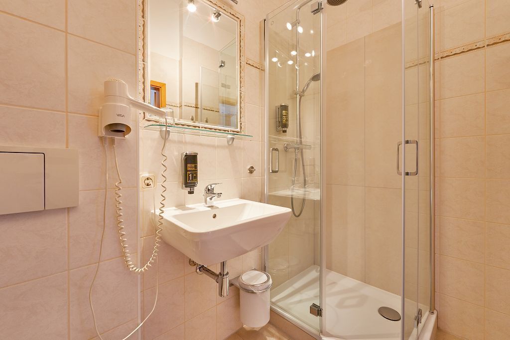 hypo-allergenic bedding, free cots/infant beds, rollaway beds, free wifi