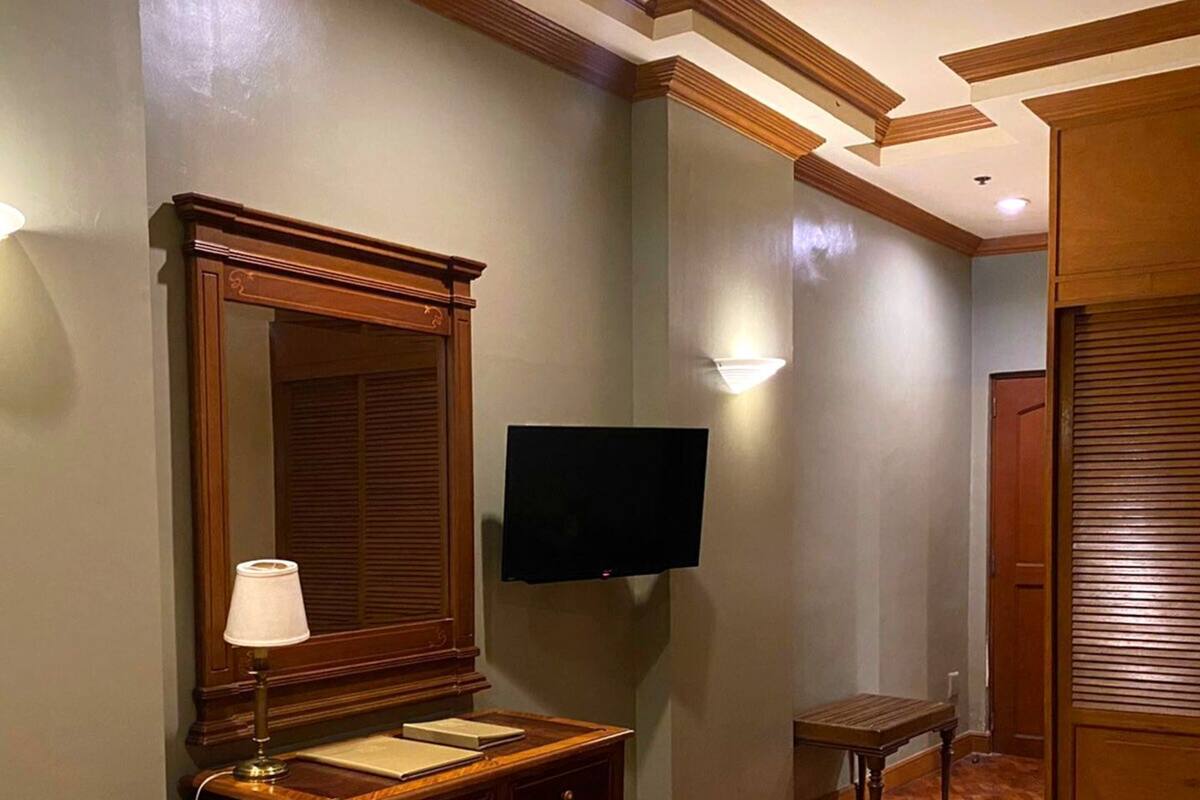 Minibar, in-room safe, individually decorated, individually furnished