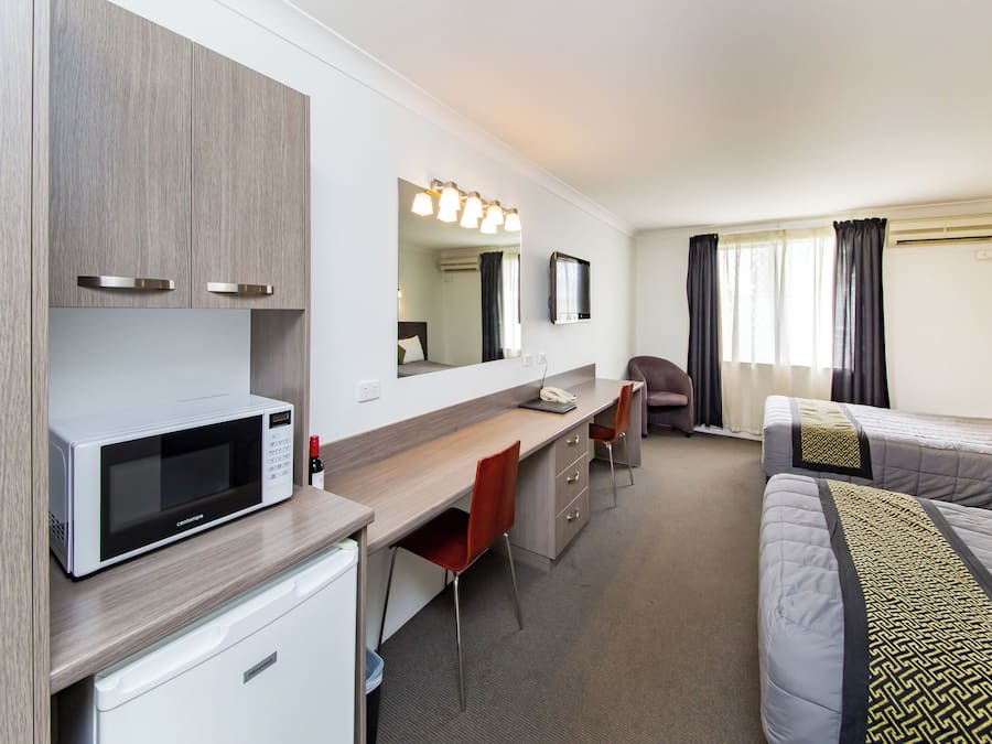 Chambre avec lits jumeaux, 2 lits doubles | Surmatelas, minibar, bureau, espace de travail pour ordinateur portable