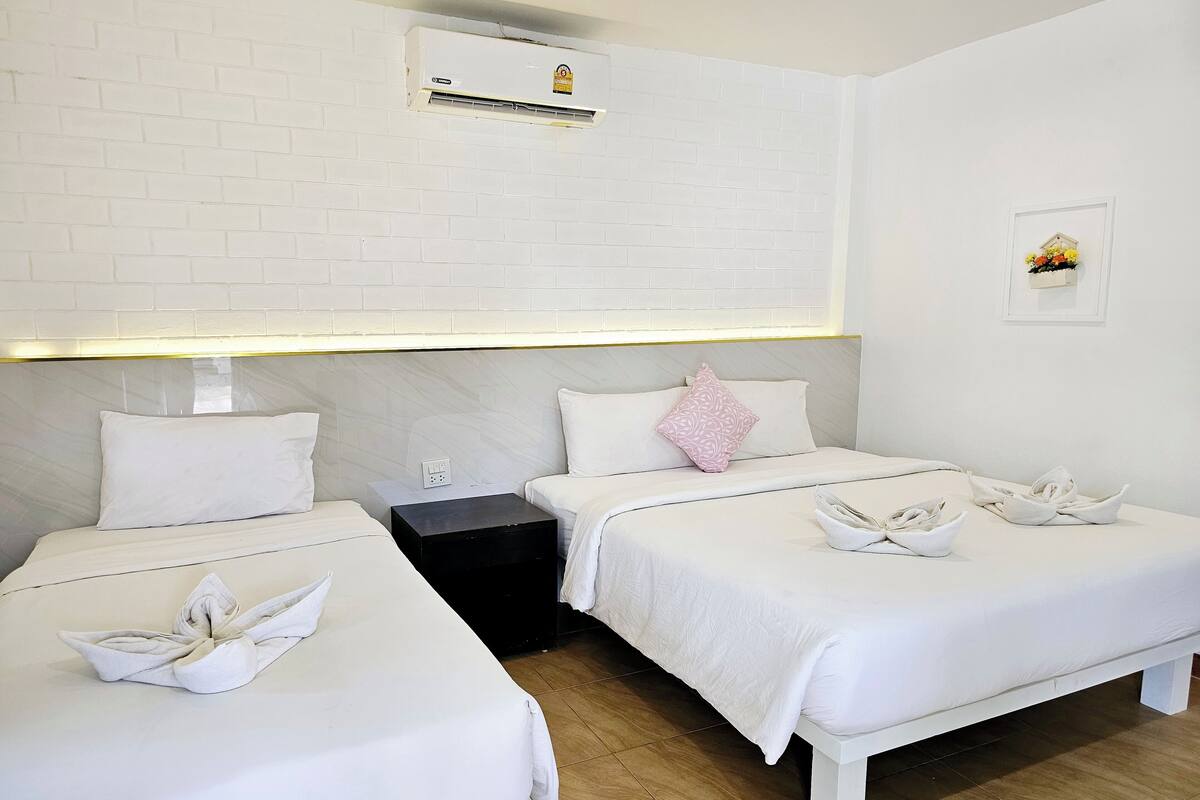 Deluxe Triple Room | 書桌、免費無線上網