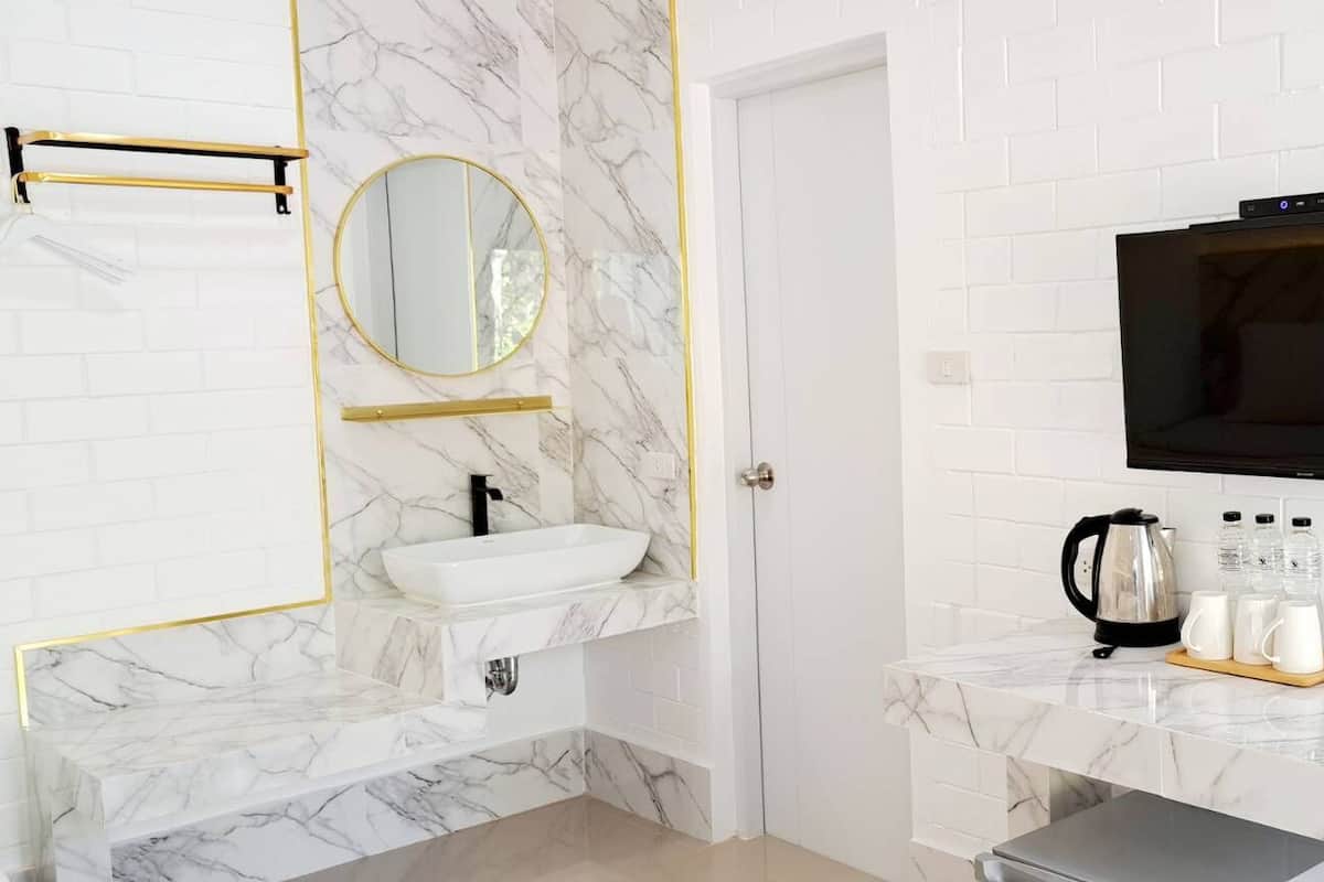 Deluxe Mable Room | 1 yatak odası, masa, ücretsiz kablosuz İnternet