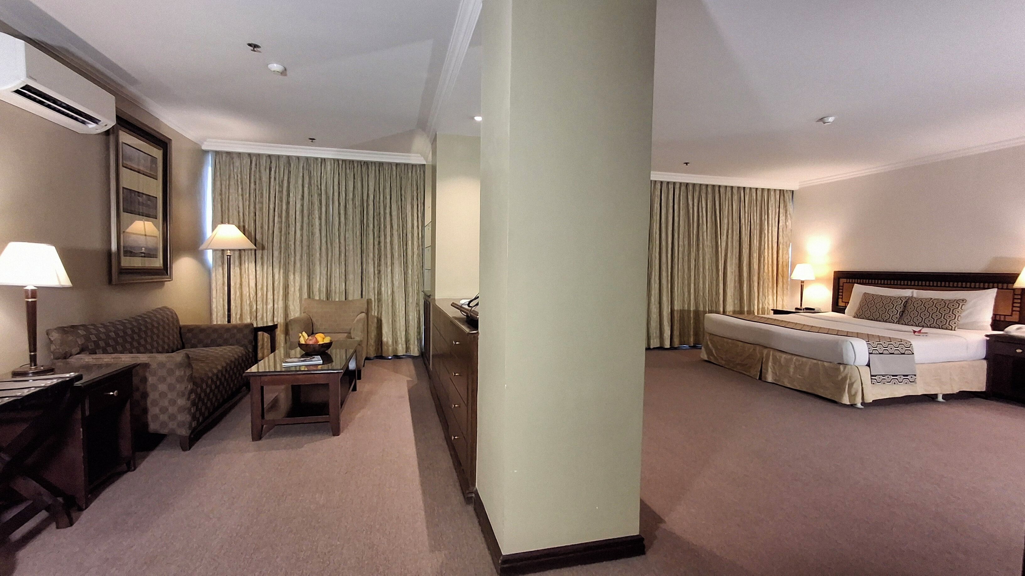 Deluxe kamer, 1 kingsize bed (Multi Use) | Een minibar, een kluis op de kamer, individueel gedecoreerd