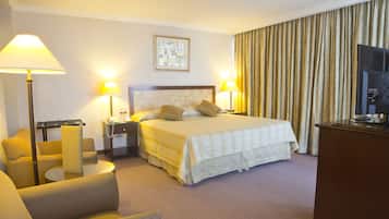 Junior Suite, 1 King Bed (Multi Use) | 1 bedroom, minibar, in-room safe, individually decorated