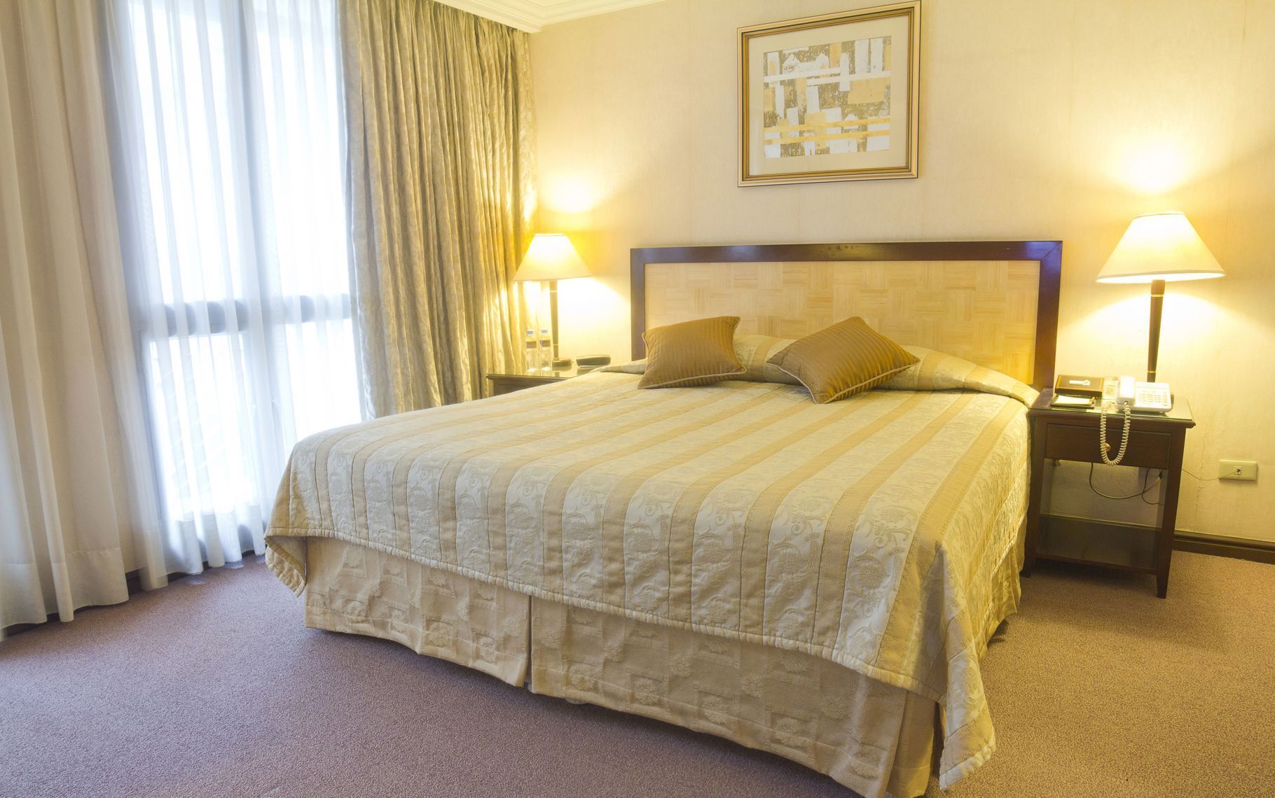 Minibar, värdeförvaringsskåp på rummet och individuell inredning