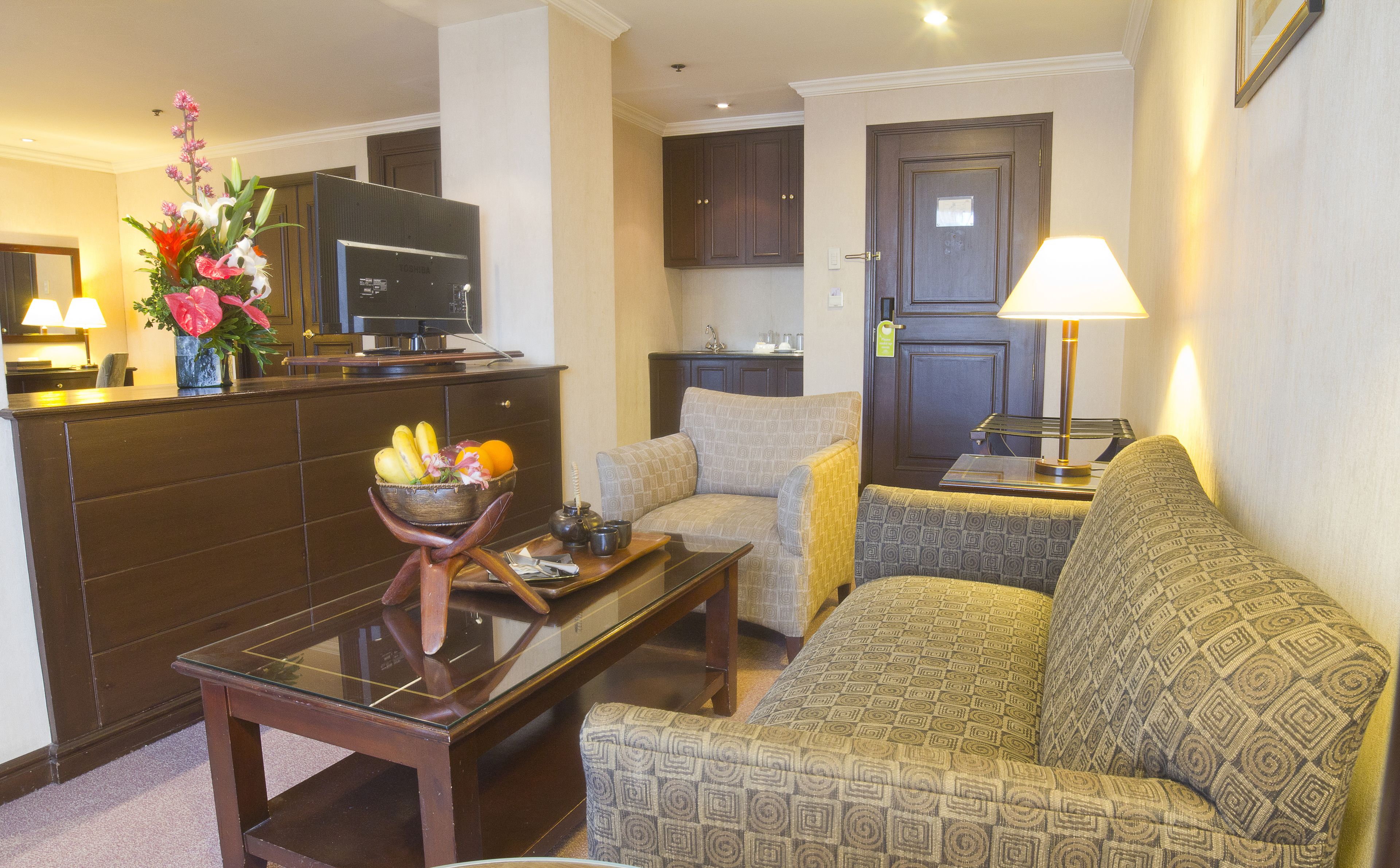 deluxe room, 1 king bed (multi use) | living area | led tv