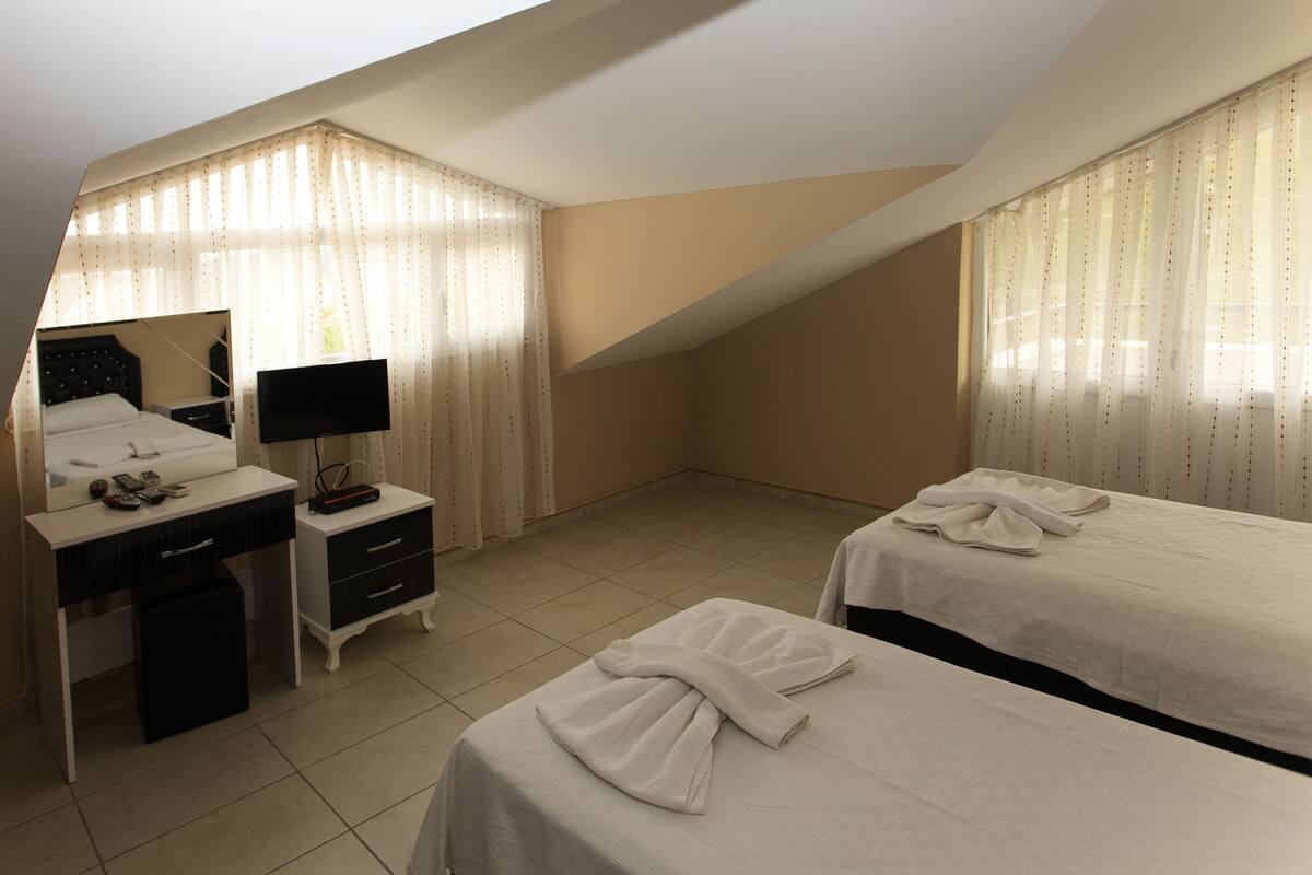 Loft Keluarga | Minibar, Wi-Fi gratis, dan seprai linen