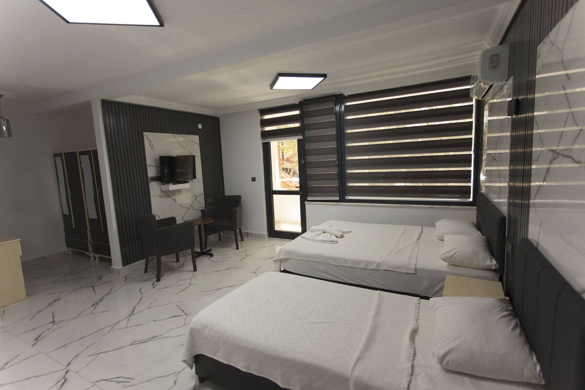 Kamar Triple Keluarga | Minibar, Wi-Fi gratis, dan seprai linen