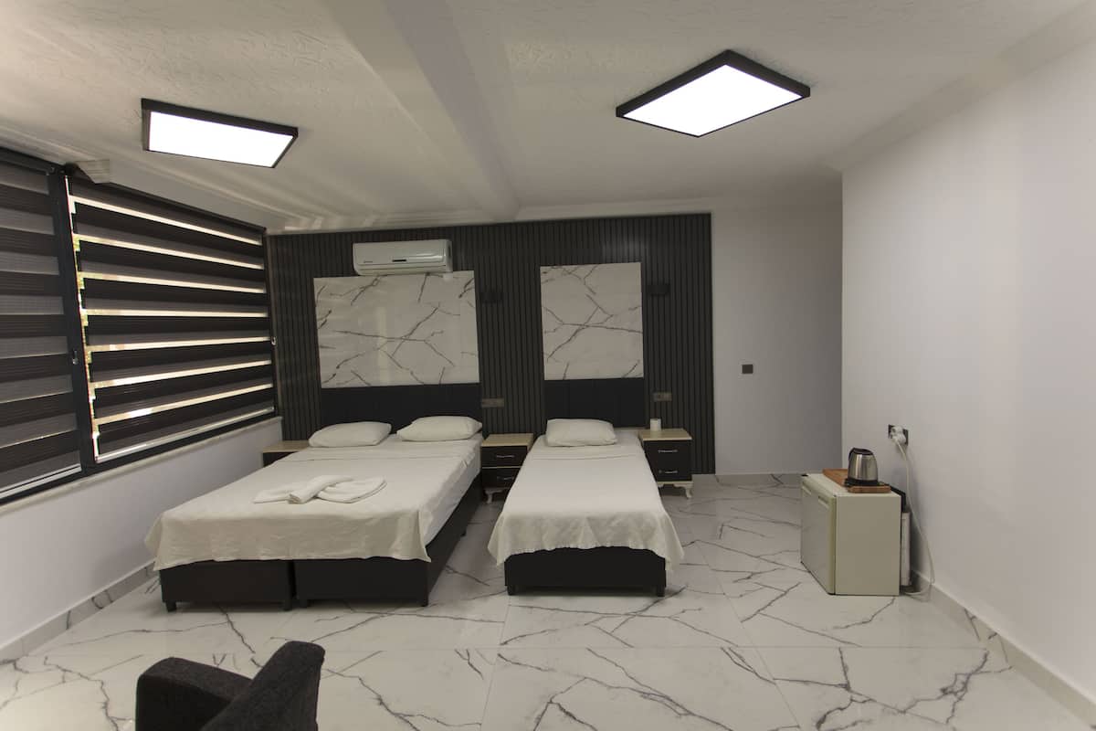 Kamar Triple Keluarga | Minibar, Wi-Fi gratis, dan seprai linen