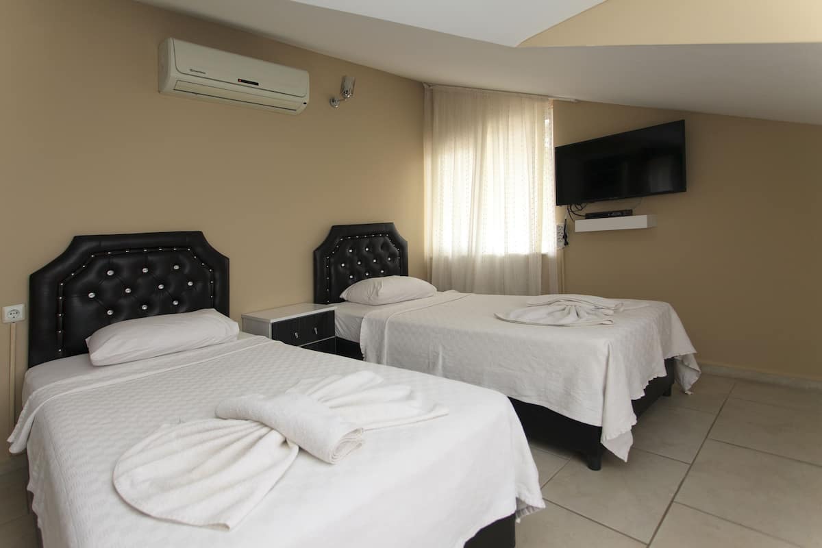 Loft Keluarga ( Five Pax) | Minibar, Wi-Fi gratis, dan seprai linen