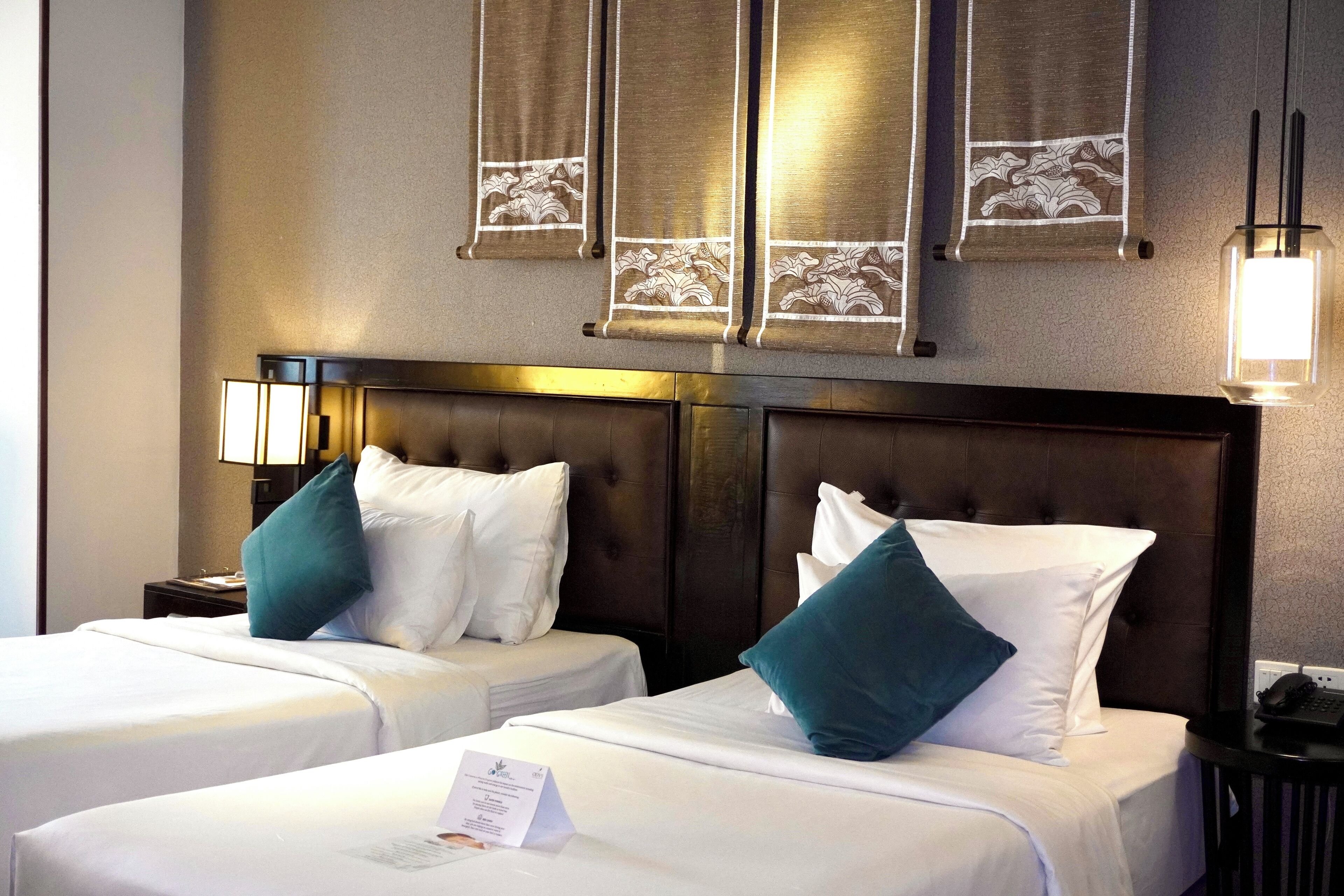 Habitación Premium con 2 camas individuales (Complimentary Afternoon Tea & Minibar) | Ropa de cama de alta calidad, caja fuerte, cortinas opacas