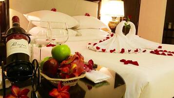Executive Suite | Minibar, in-room safe, individually decorated, individually furnished