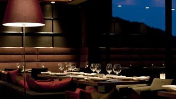 2 restaurantes, jantar, culinária japonesa