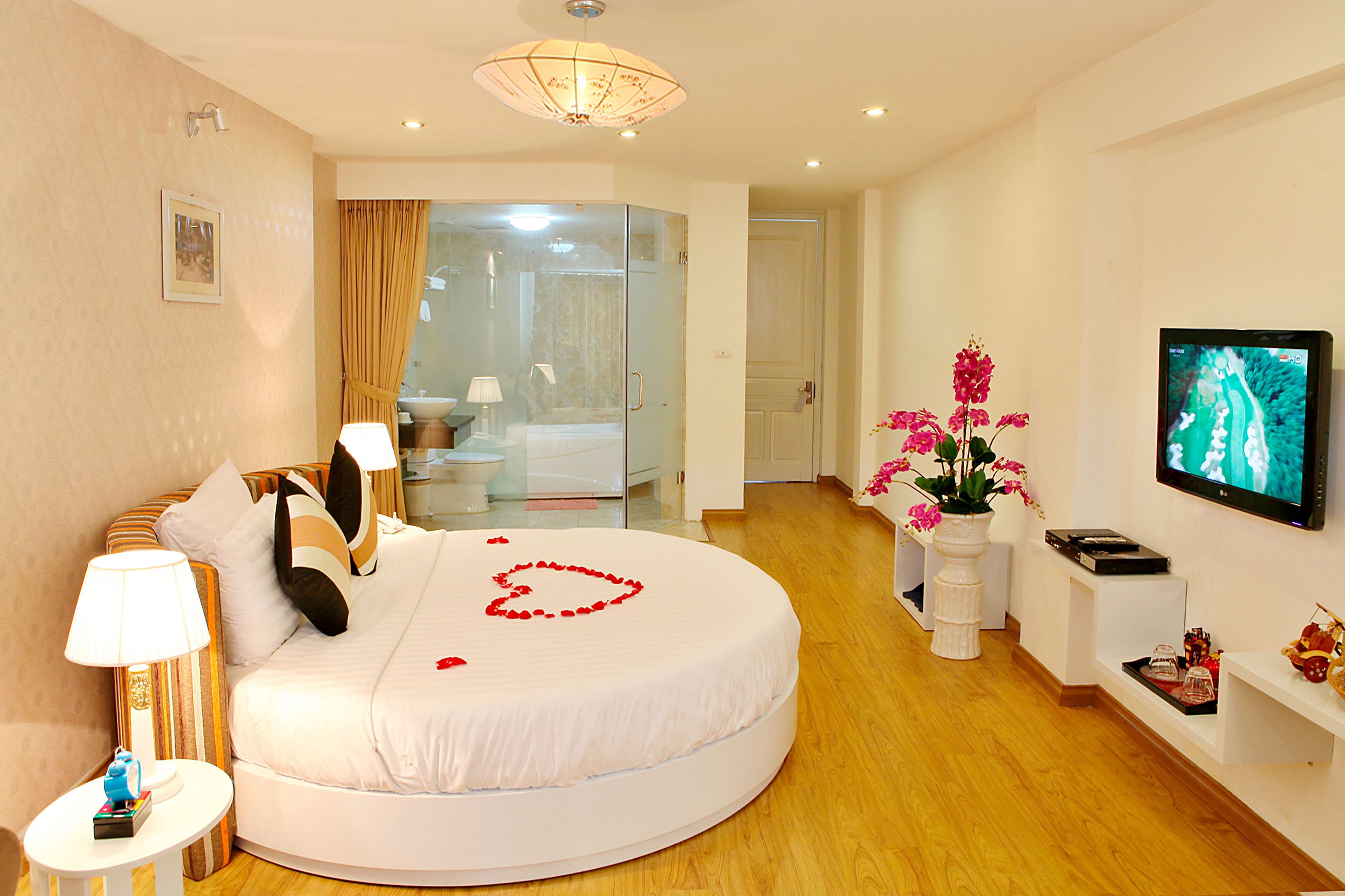 1 bedroom, minibar, in-room safe, individually decorated