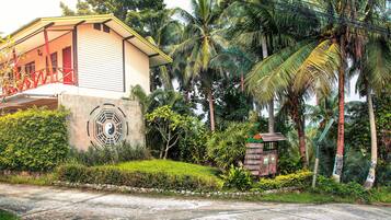 Basic Shared Dormitory | Depan hartanah