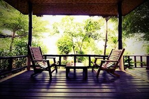 Superior Garden Cottage | Minibaari, tallelokero huoneessa, työpöytä, ilmainen Wi-Fi