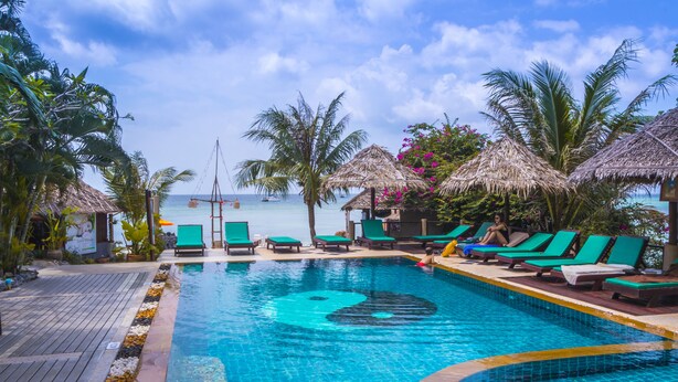 2 outdoor pools, pool umbrellas, pool loungers - Loyfa Natural Resort (Ko Pha-ngan)