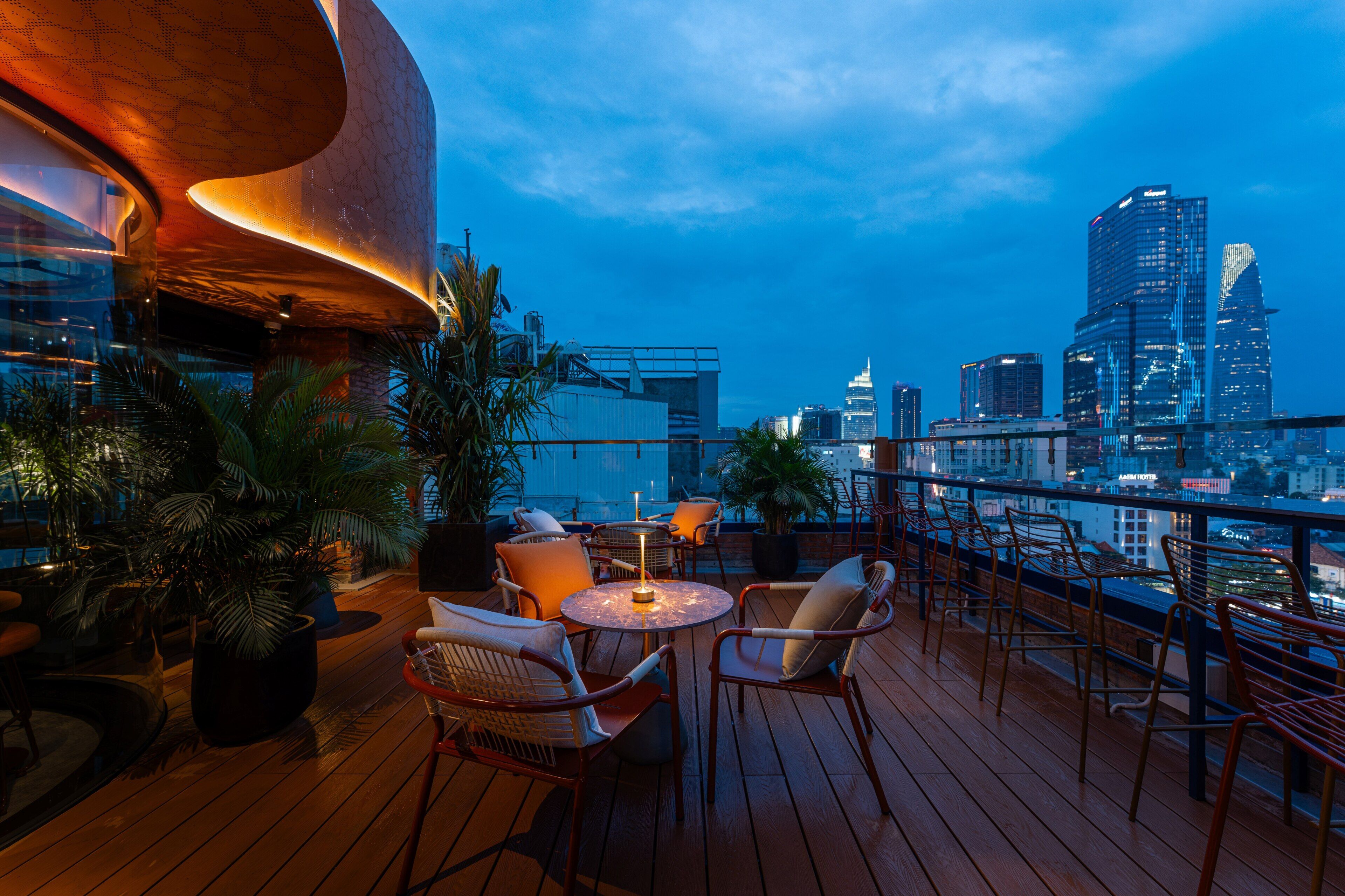 إطلالة على المدينة من المنشأة