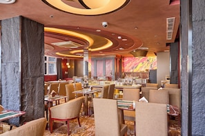 2 restaurants, breakfast served
