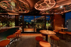 Poolside bar