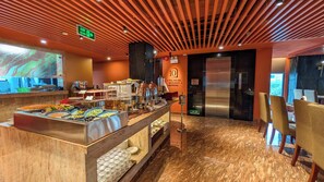 Petit déjeuner buffet compris tous les jours