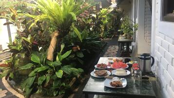 Inbegriffenes großes Frühstück