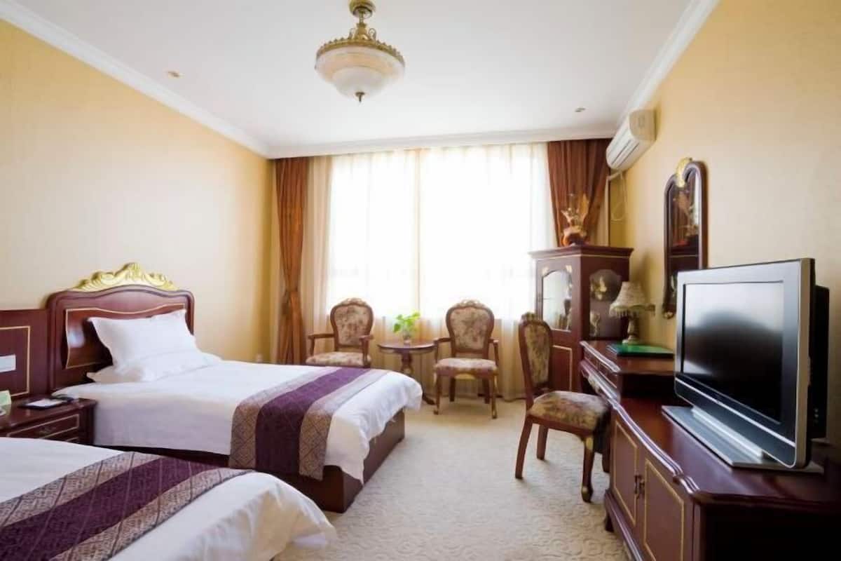 Pillow-top beds, desk, blackout curtains, cots/infant beds