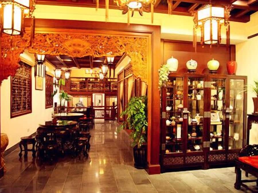 Breakfast, lunch, dinner served; Chinese cuisine