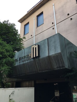Exterior detail - Hotel Empire in Shinjuku (Tokyo)