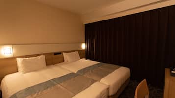Cubrecamas, cortinas blackout, wifi gratis y ropa de cama