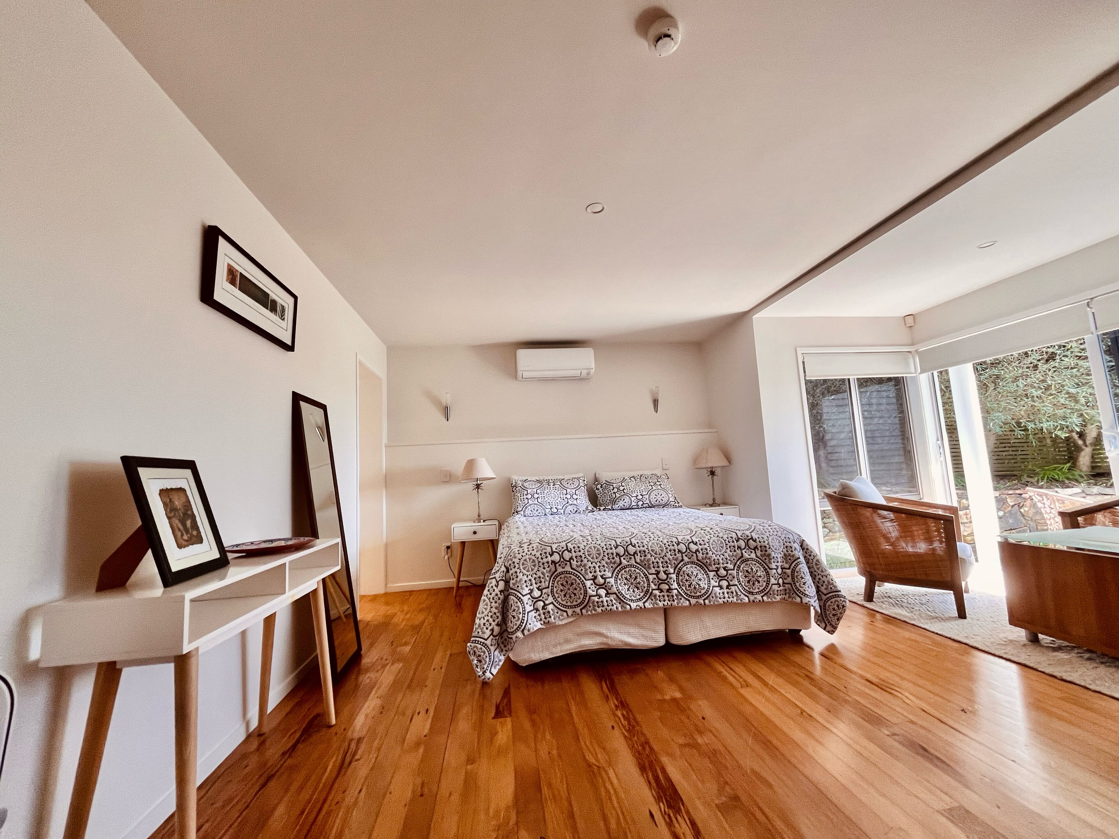 Zimmer, Gartenblick (Apartment Three) | Hochwertige Bettwaren, individuell dekoriert, individuell eingerichtet