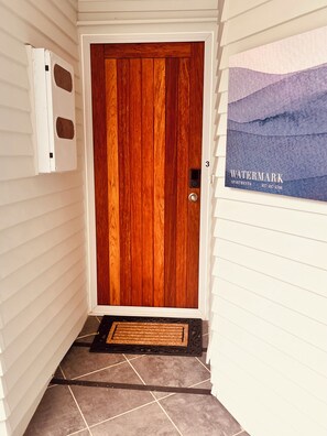 Property entrance - Watermark Studio Apartments (Waiheke Island)