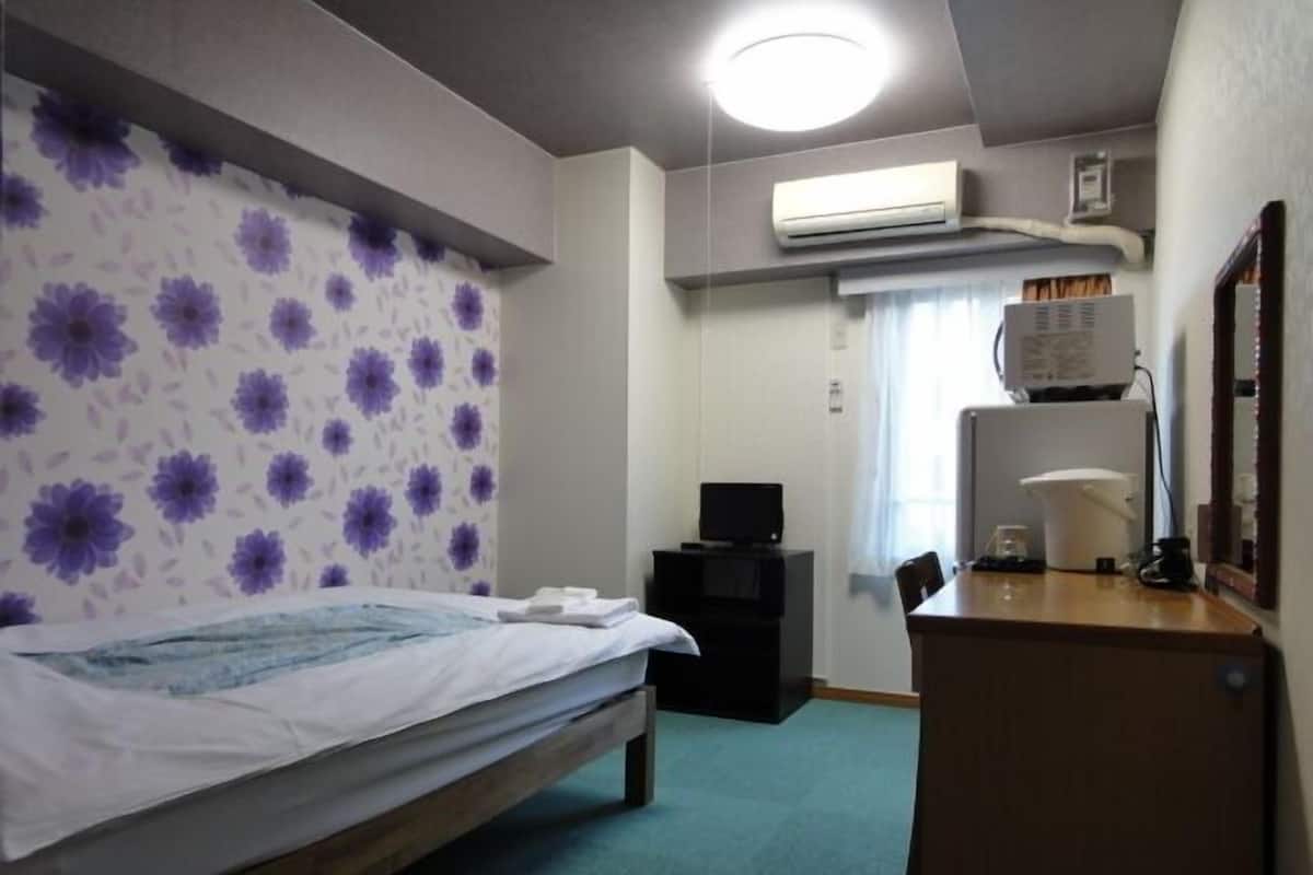Economy Double Room | Desk, free WiFi, bed sheets