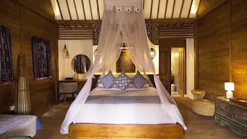 One Bedroom Suite, Garden View | 2 kamar tidur, brankas, tempat tidur lipat/tambahan, dan Wi-Fi gratis