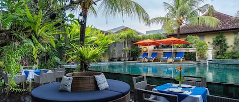 Outdoor pool, sun loungers