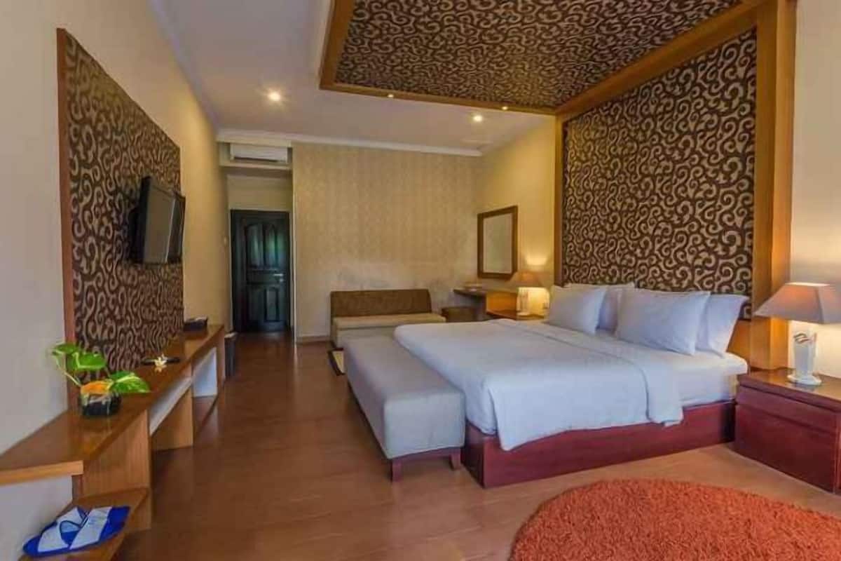 In-room safe, rollaway beds, free WiFi, bed sheets