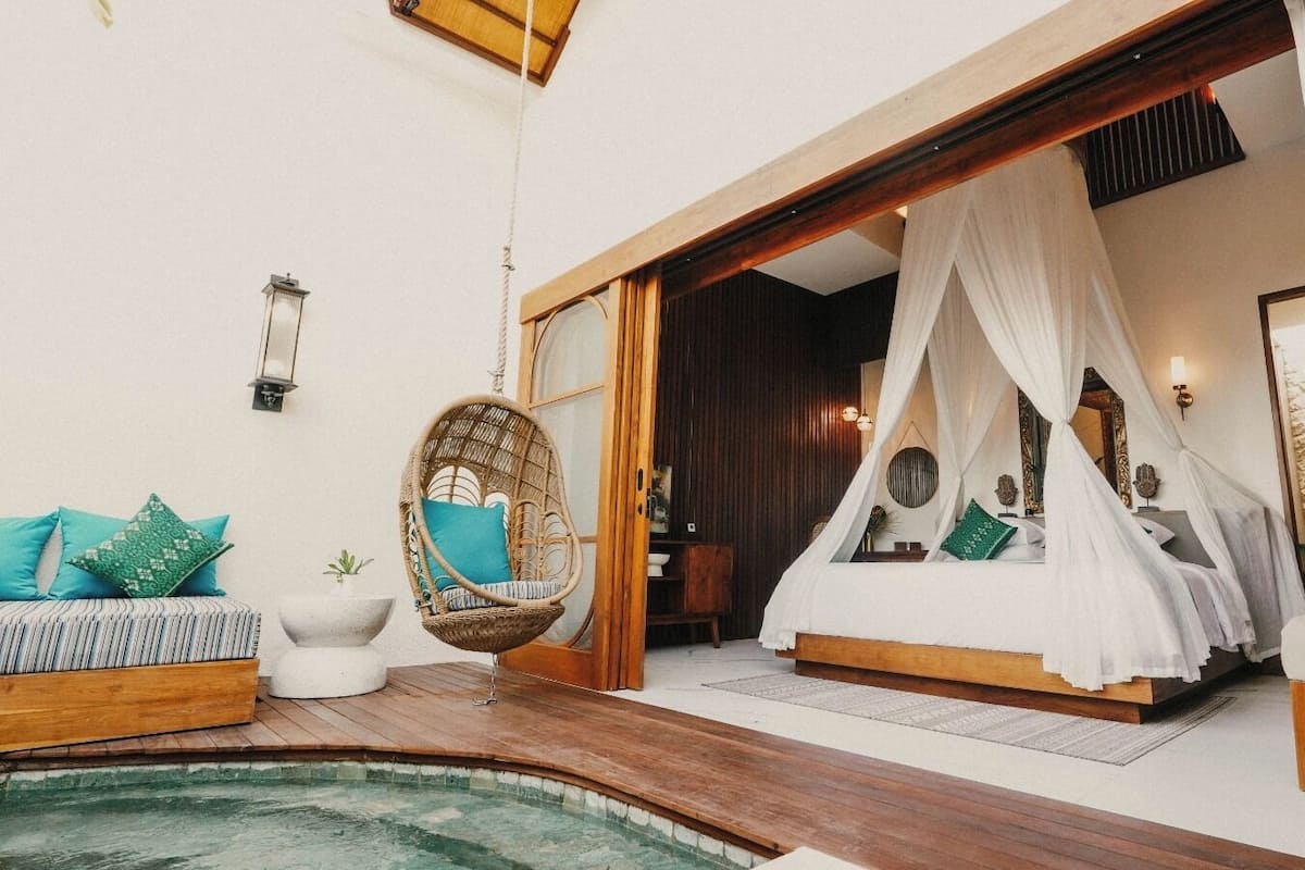 Villa, Pool View | In-room safe, desk, WiFi (free), bed sheets