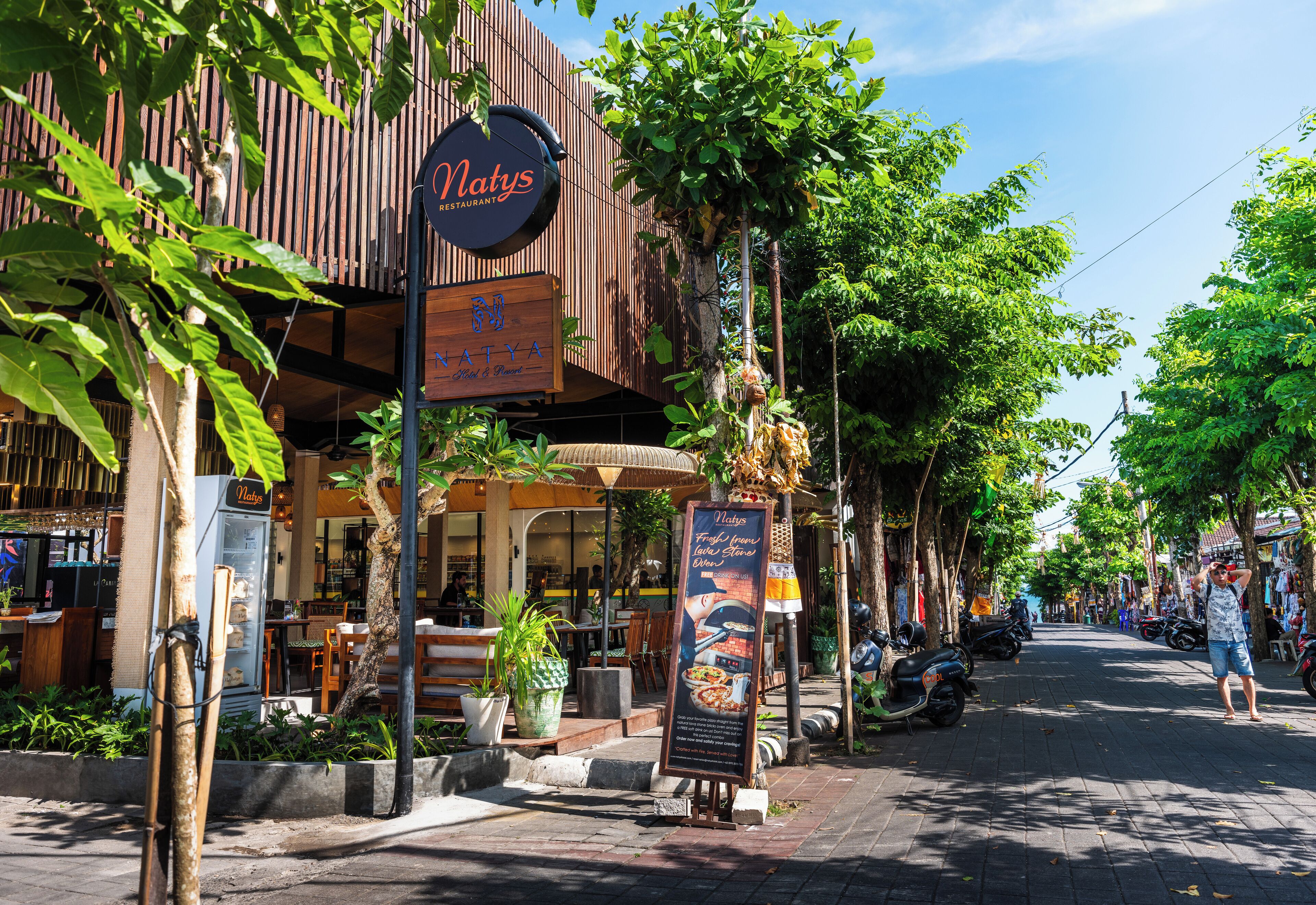 breakfast, lunch and dinner served