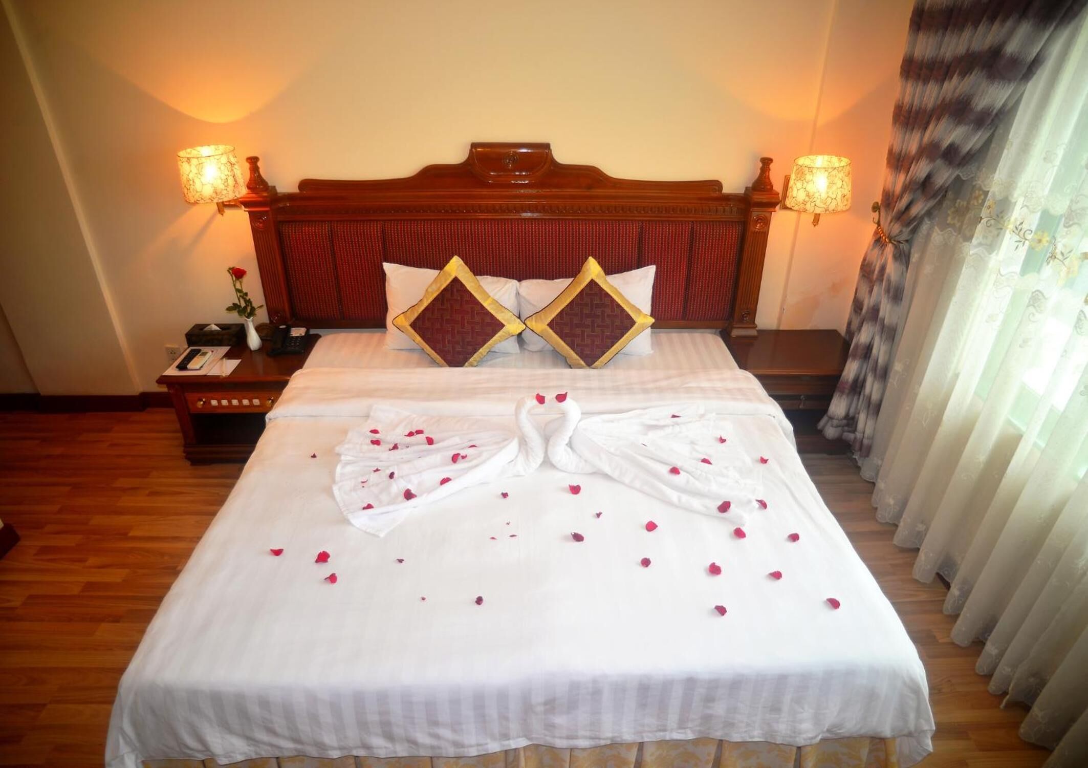 迷你吧、客房內保險箱、書桌、隔音